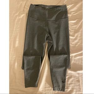 🤩 NIKE DRY FIT medium gray leggings 🤩